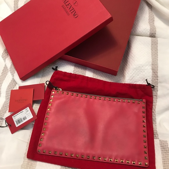 🎇Host Pick!!!😍 Authentic Valentino Rockstud Clutch Bag - Red - Picture 1 of 8
